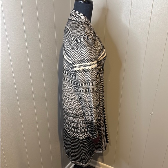 Z Angel Of The North Women’s Small Cozy Black and Gray Cardigan Sweater - Picture 3 of 6